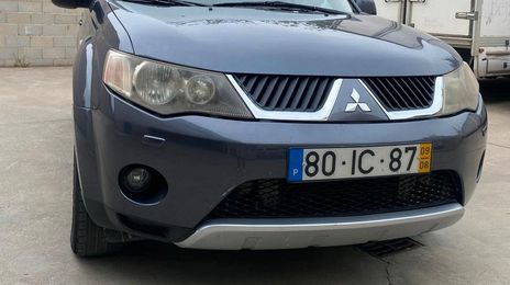 Mitsubishi Outlander • 2009 • 180,000 km