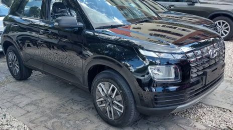 Hyundai Venue • 2023 • 100,000 km