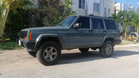 Jeep Cherokee • 2000 • 380,000 km
