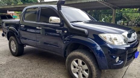 Toyota Hilux • 2011 • 170,000 km