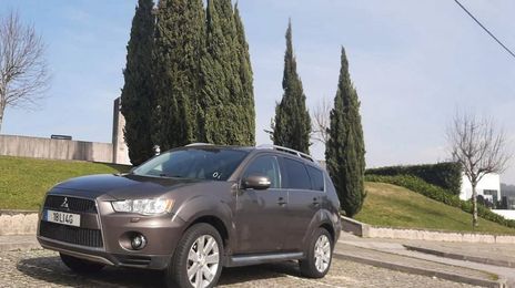 Mitsubishi Outlander • 2011 • 200,000 km