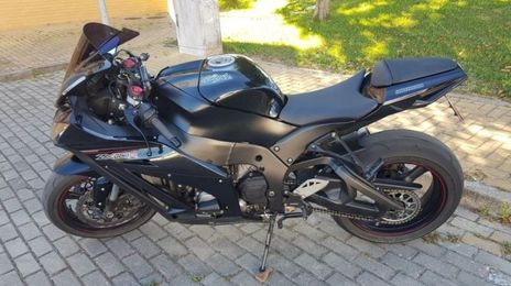 Kawasaki zx6r • 2013 • 32,000 km