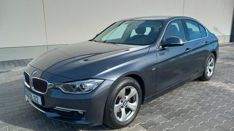 BMW 328i • 2010 • 120,000 km