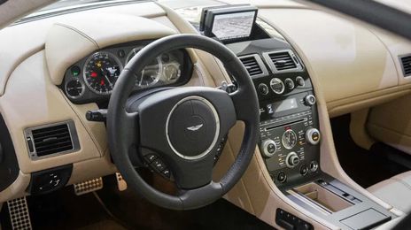 Aston Martin Vantage • 2011 • 21,900 km