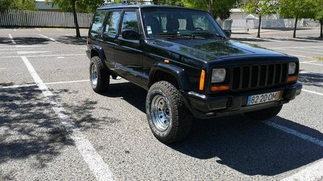 Jeep Cherokee • 1999 • 249,999 km