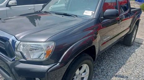 Toyota Tacoma • 2017 • 50,000 km