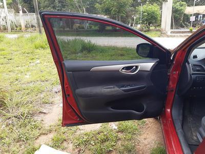 Nissan Sentra • 2013 • 94,000 km