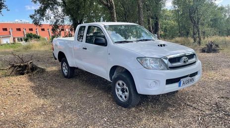 Toyota Hilux • 2011 • 140,000 km