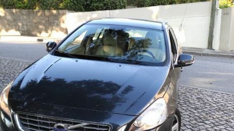 Volvo V60 • 2011 • 190,000 km