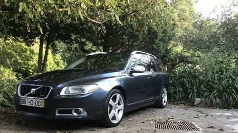 Volvo V70 • 2009 • 238,000 km