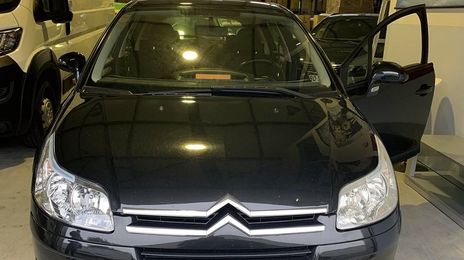 Citroën C4 • 2006 • 250,000 km