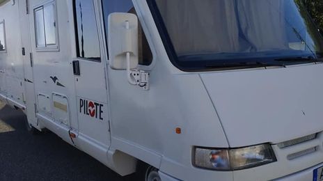 Mercedes-Benz 210 Van • 1997 • 250,000 km