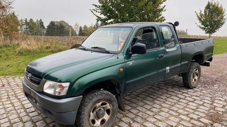 Toyota Hilux • 2002 • 395,000 km
