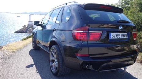 BMW X5 • 2010 • 214,000 km