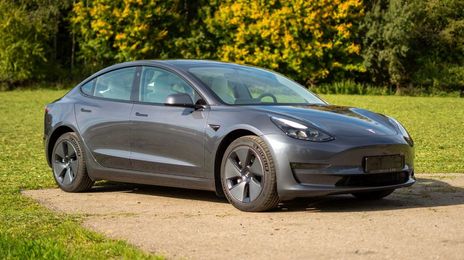 Tesla Model 3 • 2022 • 10,900 km
