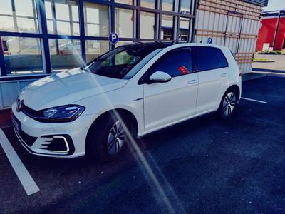 Volkswagen Golf • 2017 • 64,000 km