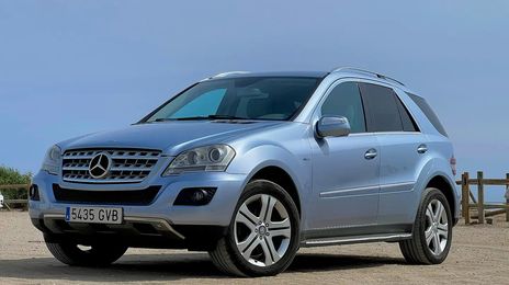 Mercedes-Benz ML350 • 2010 • 178,500 km