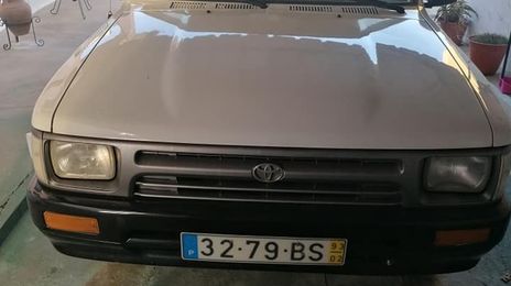 Toyota Hilux • 1993 • 160,000 km