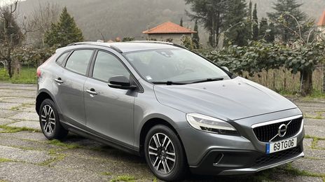 Volvo V40 • 2017 • 159,000 km