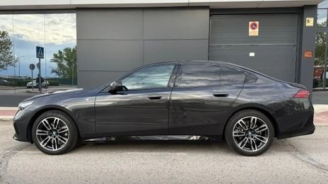 BMW 5 Series • 2024 • 11,000 km