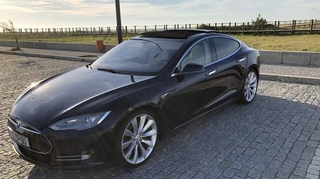 Tesla Model S • 2013 • 114,500 km