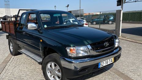 Toyota Hilux • 2002 • 250,000 km