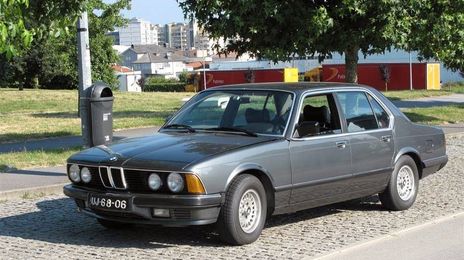 BMW 7 • 1985 • 190,000 km