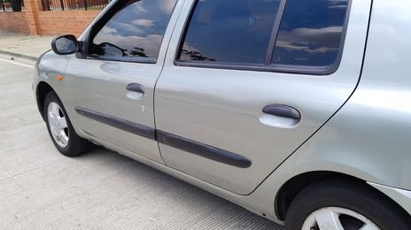 Renault Symbol • 2005 • 251,000 km