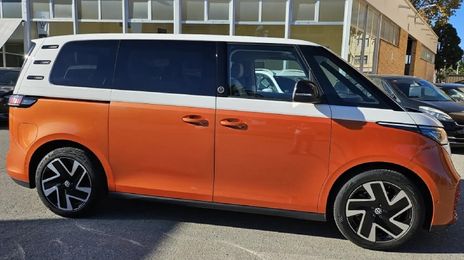 Volkswagen Caravelle • 2023 • 14,000 km