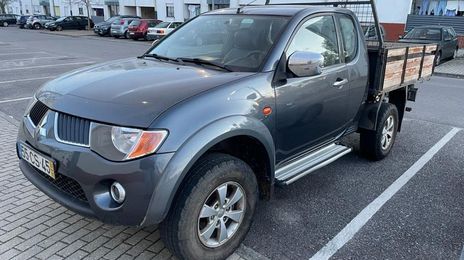 Mitsubishi L200 • 2007 • 260,000 km