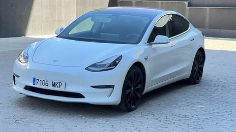 Tesla Model 3 • 2019 • 99,000 km