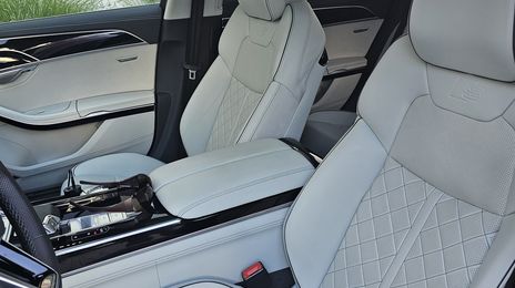 Audi A8 • 2023 • 23,000 km