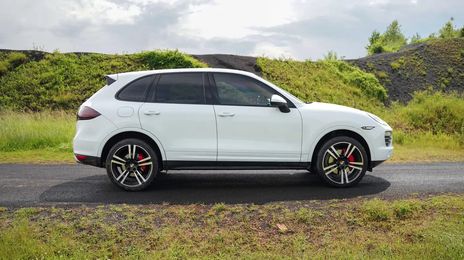Porsche Cayenne • 2013 • 67,000 km