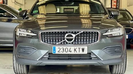 Volvo V60 • 2019 • 92,000 km