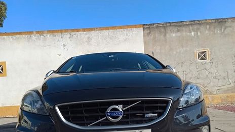Volvo V40 • 2014 • 190,000 km