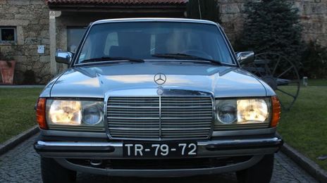 Mercedes-Benz 200 - 300 • 1982 • 453,000 km
