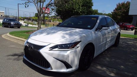 Lexus ES 350 • 2021 • 32,850 km