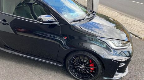 Toyota Yaris • 2009 • 90,000 km