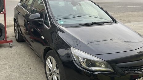Opel Astra • 2013 • 200,000 km