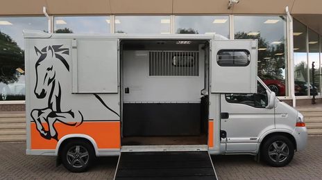 Renault Master • 2011 • 208,000 km