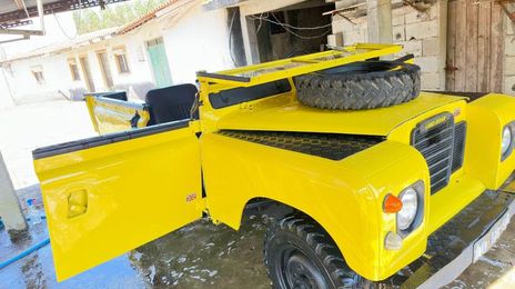 Land Rover LR3 • 1974 • 124,000 km