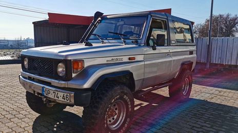 Toyota Land Cruiser • 1988 • 120,000 km