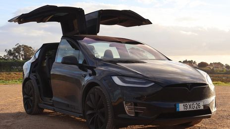 Tesla Model X • 2019 • 184,000 km