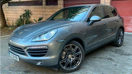 Porsche Cayenne • 2011 • 150,000 km