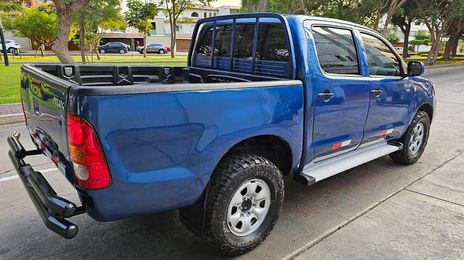 Toyota Hilux • 2011 • 140,000 km