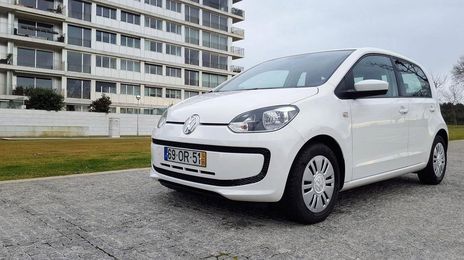 Volkswagen Beetle • 2014 • 4,000 km