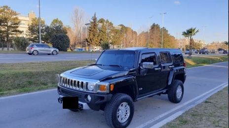 Hummer H3 • 2012 • 90,000 km
