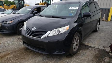 Toyota Sienna • 2012 • 10,000 mi