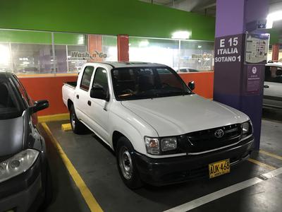 Toyota Hilux • 2004 • 69,000 km
