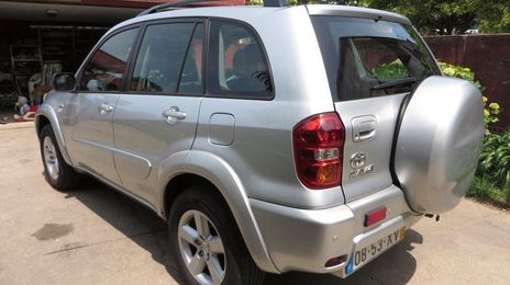 Toyota RAV4 • 2004 • 205,000 km
